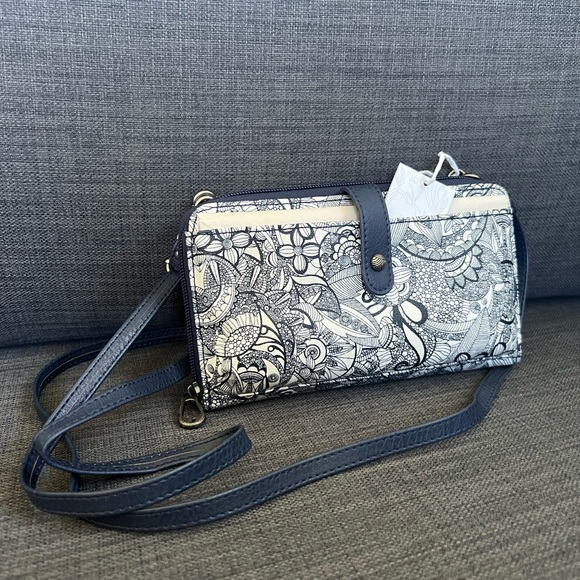 SAKROOTS CONVERTIBLE CROSSBODY WRISTLET WALLET ORGANIZER CASE - Picture 7 of 13